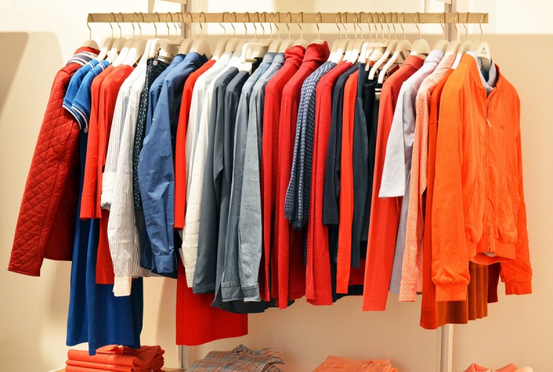 vitrine-BARGEMON-min_store_clothes_clothing_line_fashion_retail_clothing_store_shop-633917